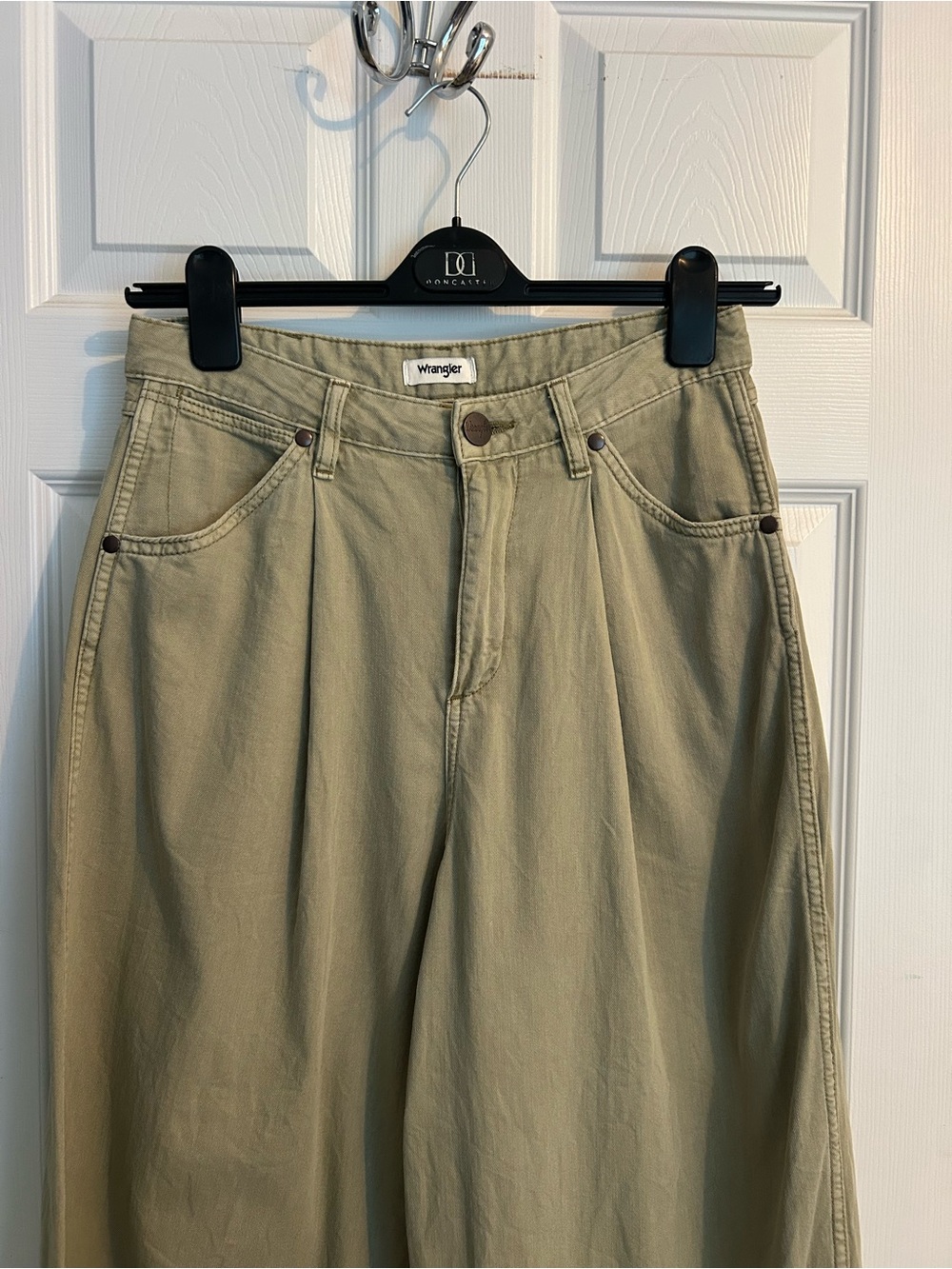 Wrangler Wide Leg pleated Trousers High-Rise in Sage - Picture 7 of 14